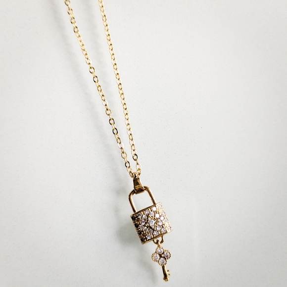 18K Gold "Unlock My Heart" Luxury Inspired Necklace - Picture 4 of 12